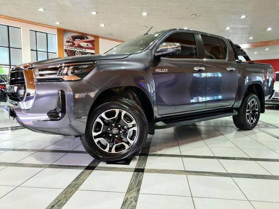 TOYOTA HILUX 2.8 D-4D TURBO DIESEL CD SRX 4X4 AUTOMÁTICO